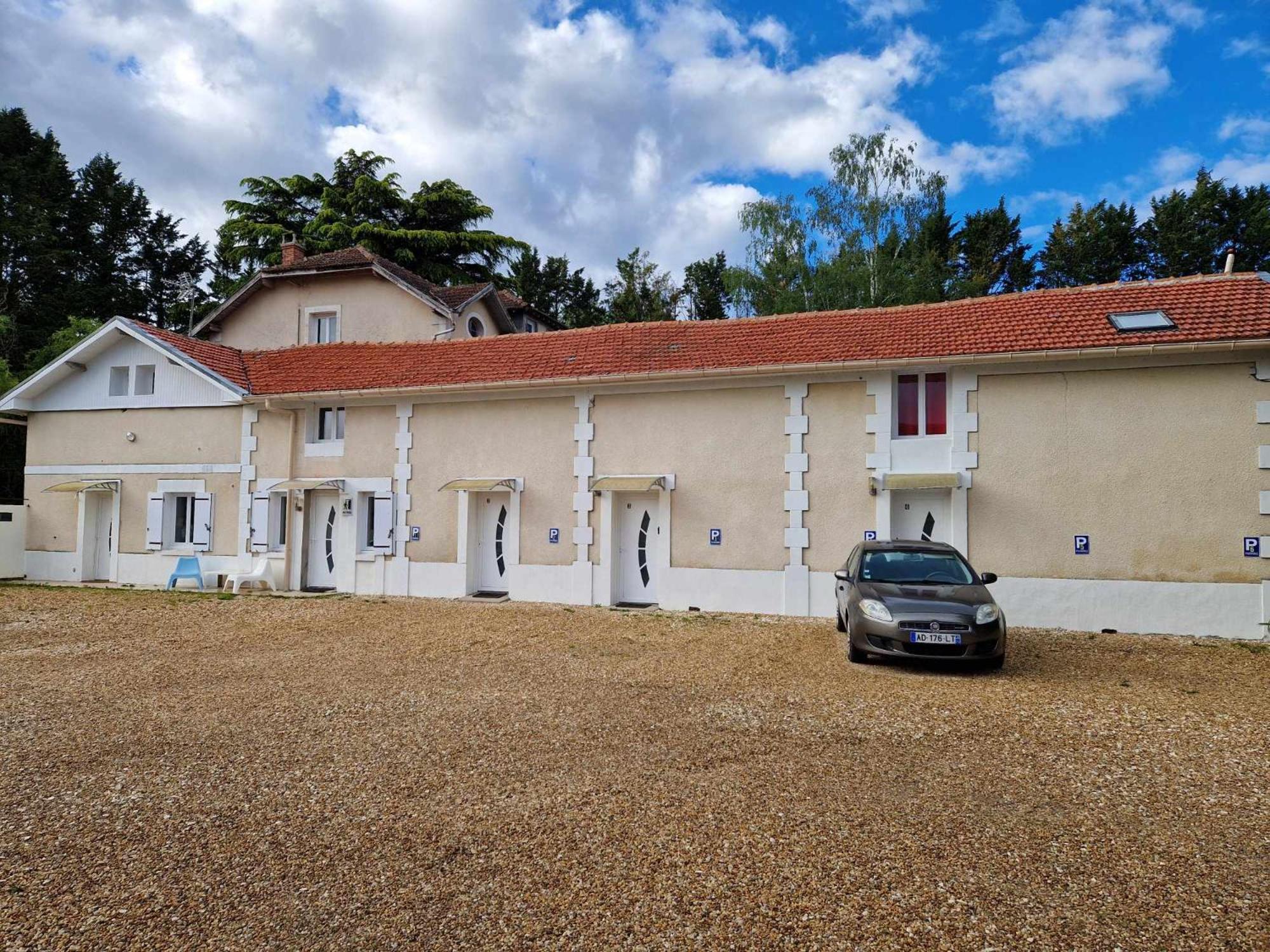 09 - Joli Studio Avec 2 Lits, Logement Tout Equipe Pour 1, 2 Ou 3 Personnes Maximum, Vue Sur Parc Arbore, Parking Privatif Gratuit, Grand Fourgon Possible, Tout Le Linge De Maison Est Fourni Razac-sur-l'Isle Ngoại thất bức ảnh